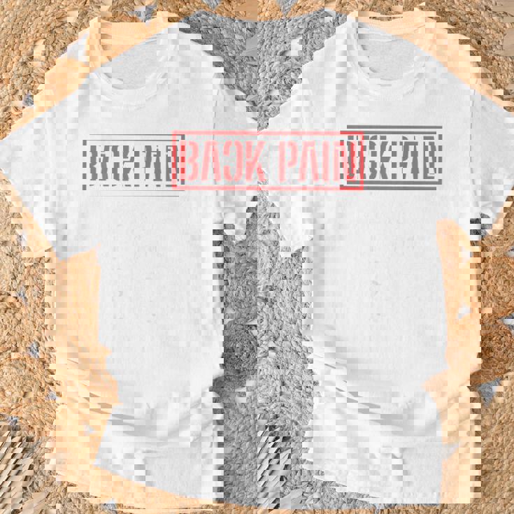 Back Pain In This Area On The Back Tシャツ 高齢者への贈り物