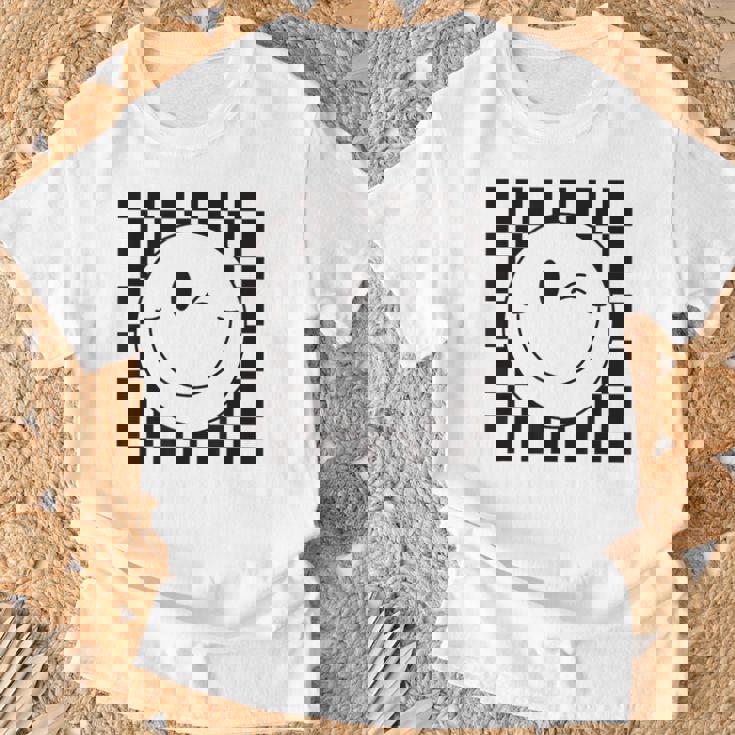 Camisa De Caraonriente A Cuadros Con Ojos Guiños Cara Feliz De Los Años 90 Camiseta unisex Regalos para ancianos