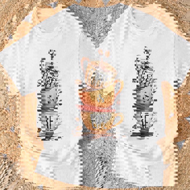 Coffee Is Life 愉快なコーヒー好きのギフト Tシャツ 高齢者への贈り物