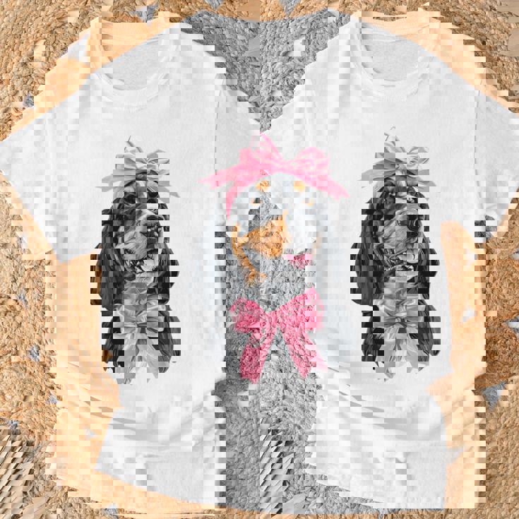 Coquette Bow Coonhound Dog Mom ピンクリボンガール Tシャツ 高齢者への贈り物
