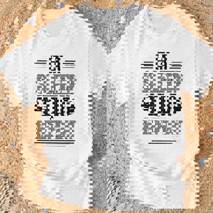 Eatleepquat Repeat 面白いジムワークアウト Tシャツ 高齢者への贈り物