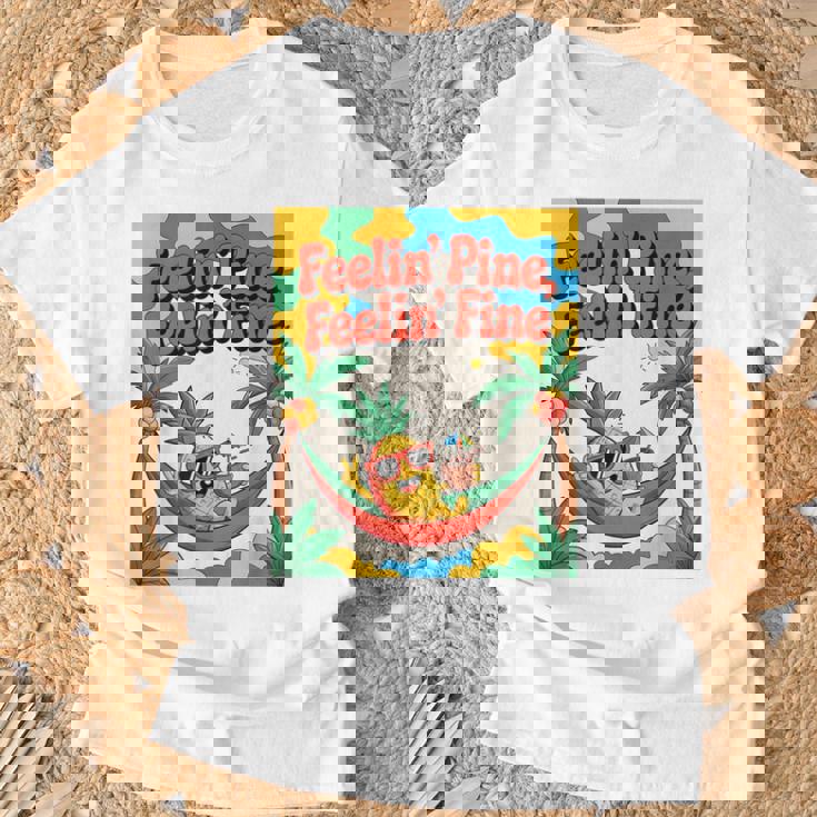 Feelin' Pine Feelin' Fine パイナップル トロピカル ビーチ 楽しい Tシャツ 高齢者への贈り物