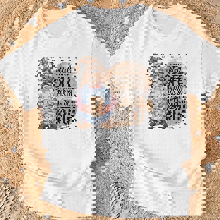 Gnome Coffee Lover I Pretend Coffee Help But I'mtill A Tシャツ 高齢者への贈り物