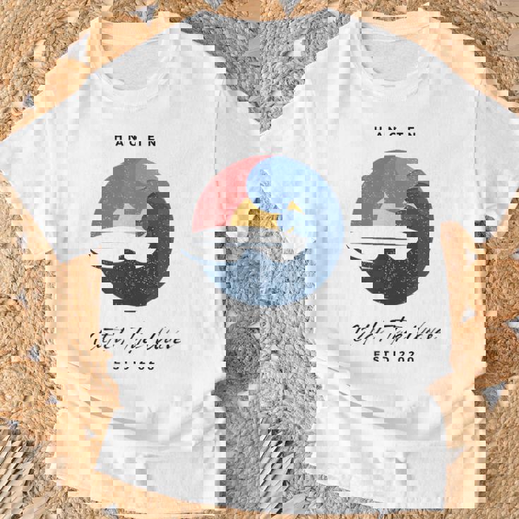 Hang 10 Catch The Waves サーフボード サーフ サーフィン Tシャツ 高齢者への贈り物