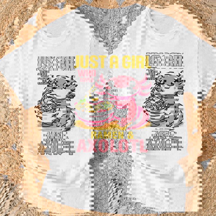 Just A Girl Who Loves Ramen And Axolotl Pink Kawaii Axolotl Tシャツ 高齢者への贈り物