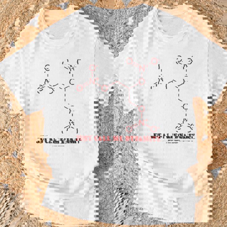 Just Call Me Dynamite ニトログリセリン 化学分子 ユーモア Tシャツ 高齢者への贈り物