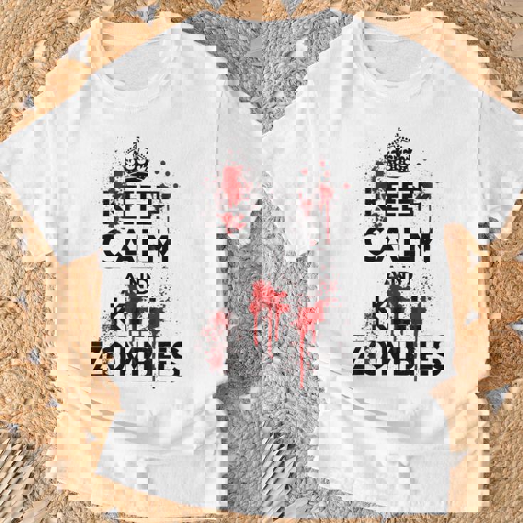 Keep Calm And Kill Zombies Carry Bloodplatter On Tシャツ 高齢者への贈り物
