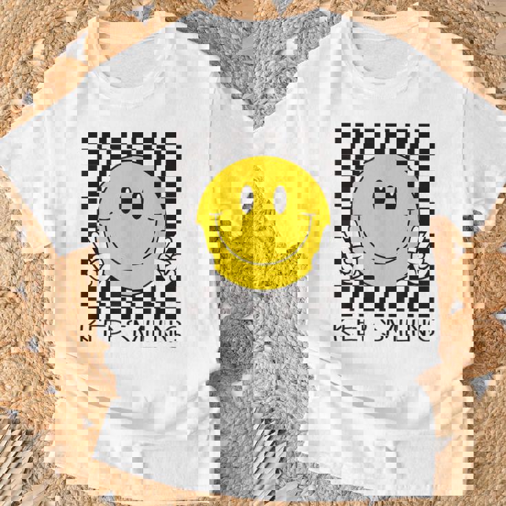 Keepmiling キュート 黄色 幸せ 平和 笑顔 ポジティブ Tシャツ 高齢者への贈り物