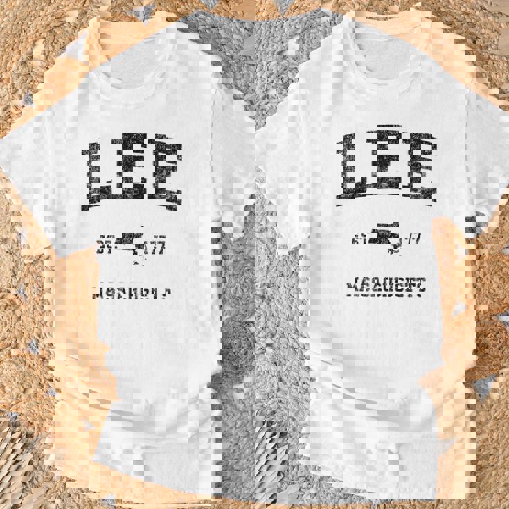 Lee Massachusetts Ma ビンテージ スポーツ デザイン ブラックプリント Tシャツ 高齢者への贈り物