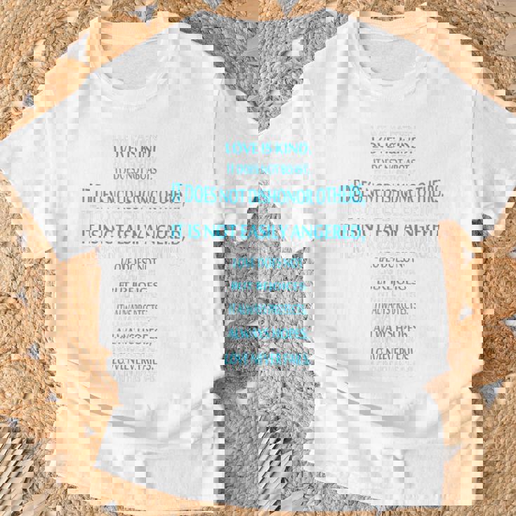 Liebe Ist Geduldig Liebe Ist Gütiges 聖書erskreuz Tシャツ 高齢者への贈り物