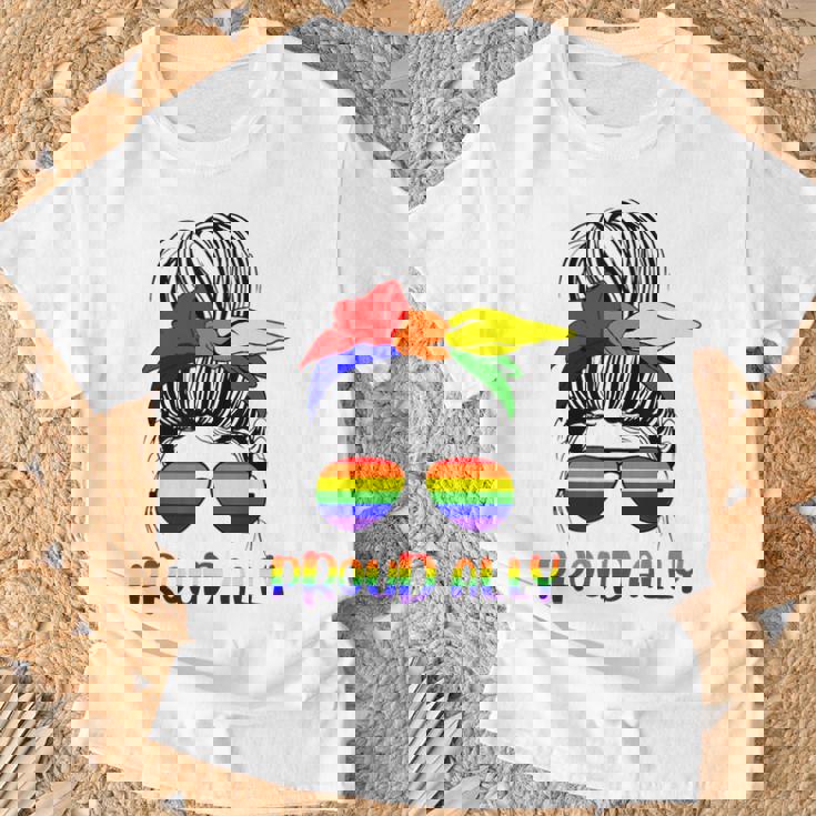 Messy Bun Proud Ally Pride Flag Love Lgbt レインボー サングラス Tシャツ 高齢者への贈り物