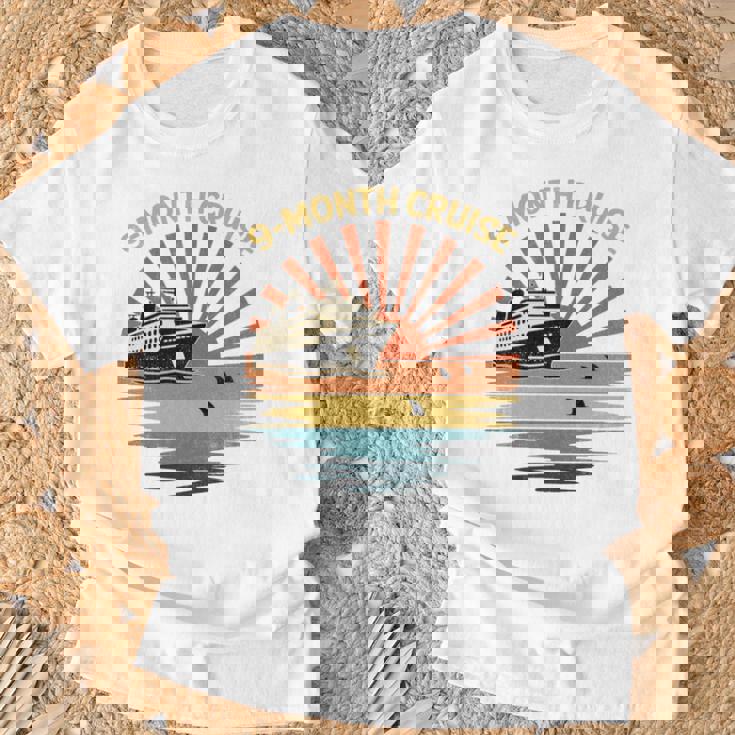 Nine Month Cruisehipunset Withharks In Ocean 長袖tシャツ Tシャツ 高齢者への贈り物