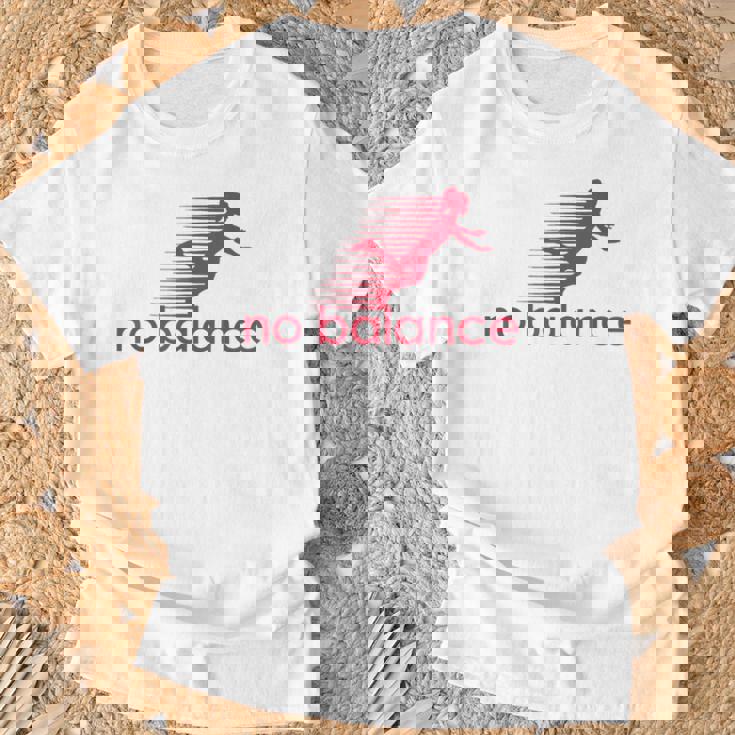 No Balance Girl スポーツとユーモアのための面白いパロディデザイン Tシャツ 高齢者への贈り物