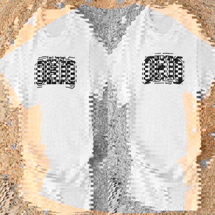 Ohio バーシティスタイル テキスト フラッグ スポーツ アスレチック ジャージスタイル Tシャツ 高齢者への贈り物