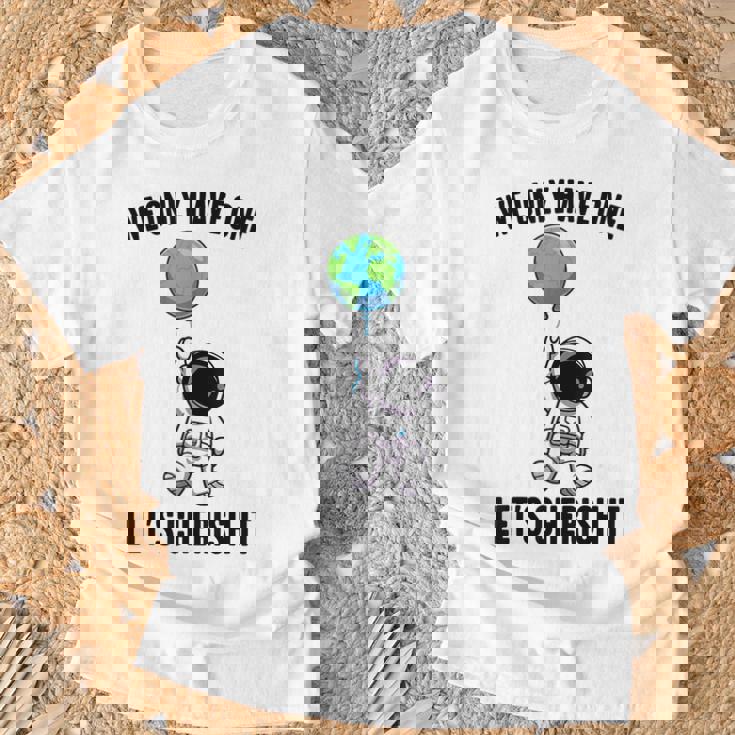 Planets We Only Have One Let's Cherish It 宇宙飛行士 Tシャツ 高齢者への贈り物