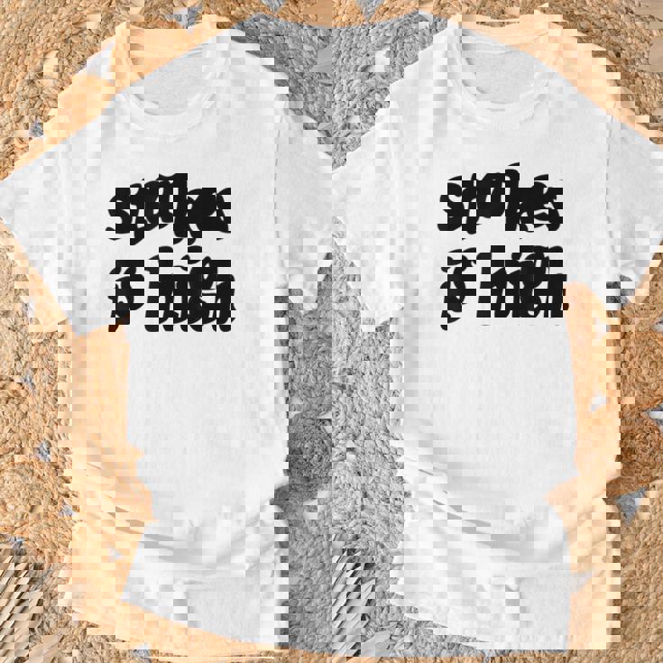 Stakes Is High Tシャツ 高齢者への贈り物