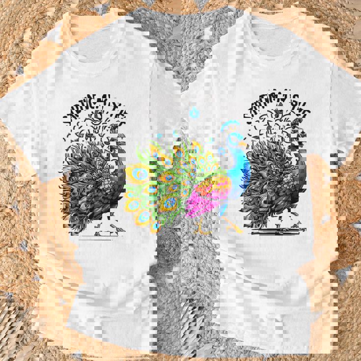 Strutting Mytuff カラフル 孔雀好き Tシャツ 高齢者への贈り物