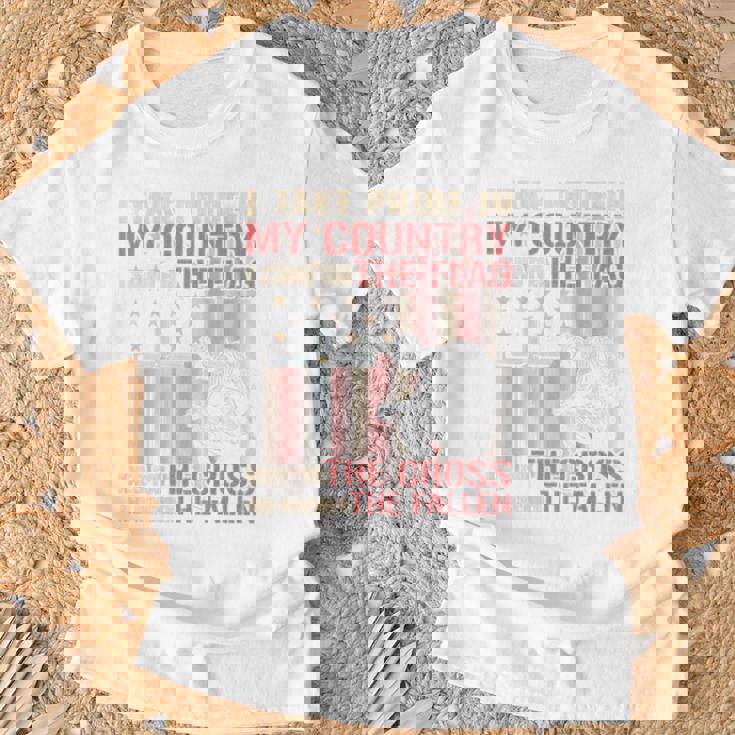 I Take Pride In My Country Itand For The Flag 裏面 Tシャツ 高齢者への贈り物