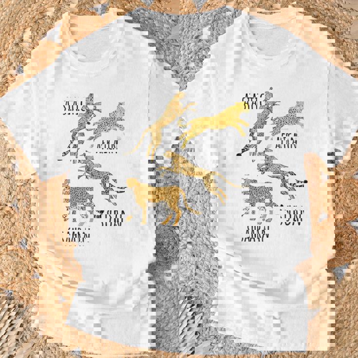 Type Of Cheetahs Breeds Collection、チータープリント、ビッグキャット Tシャツ 高齢者への贈り物