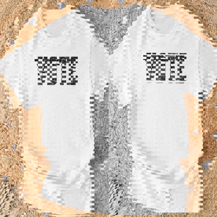 Vote レディース メンズ アンティーク調テキスト 2024 選挙 Tシャツ 高齢者への贈り物