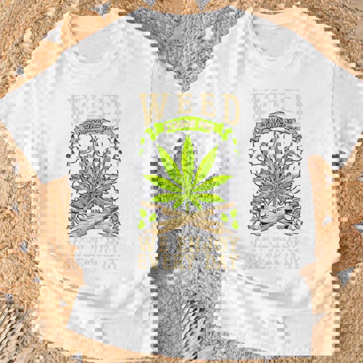 Weed We Enjoy Every Day Tシャツ 高齢者への贈り物