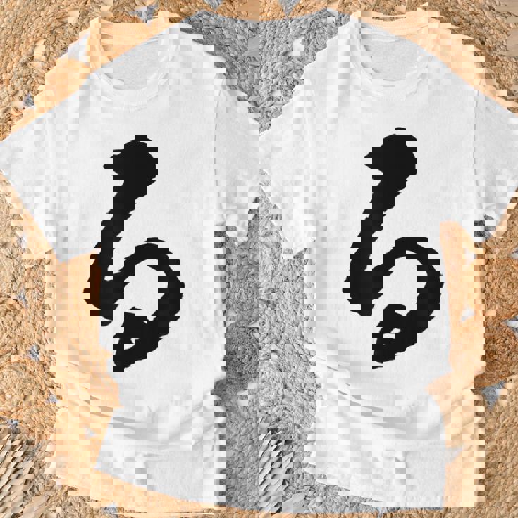 【る】ひらがな 一文字 可愛い 日本語 面白い おもしろ ネタ 筆文字 平仮名 五十音 文字 かっこいい ウケ狙い 毛筆 Tシャツ 高齢者への贈り物