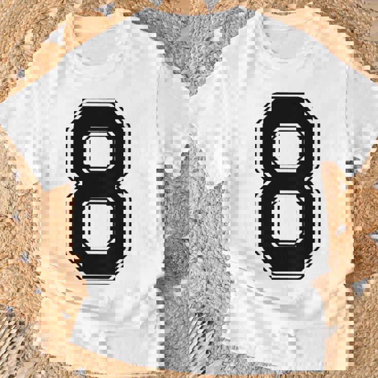 【バックプリント・背中側】8 数字 背番号 ユニフォーム ナンバー【ブラック／黒 の文字】スポーツ 練習着 部活 Tシャツ 高齢者への贈り物