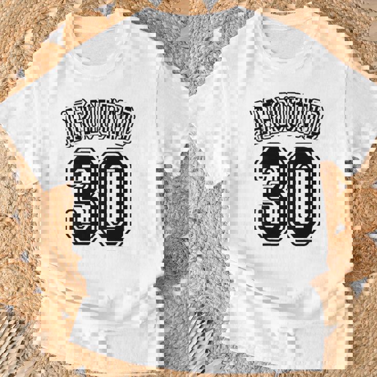 【バックプリント・背中側】Around 30 アラサー（三十歳 30才）ユニフォーム風 30代 誕生日プレゼント 面白 Tシャツ 高齢者への贈り物