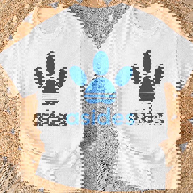 【バックプリント・背中側】Asides アシデス 足です。肉球です。【変なtシャツ屋】スポーツ ブランド パロディ 面白 Tシャツ 高齢者への贈り物