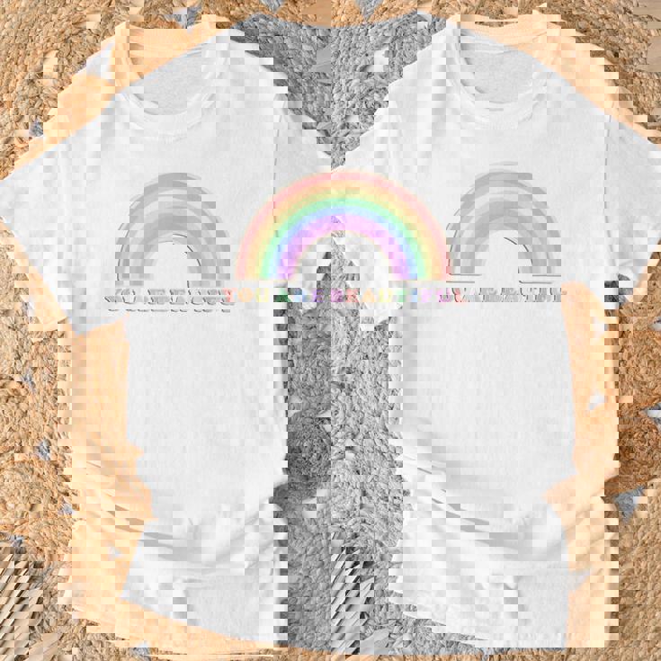 あなたは美しい虹と太陽の光です Tシャツ 高齢者への贈り物