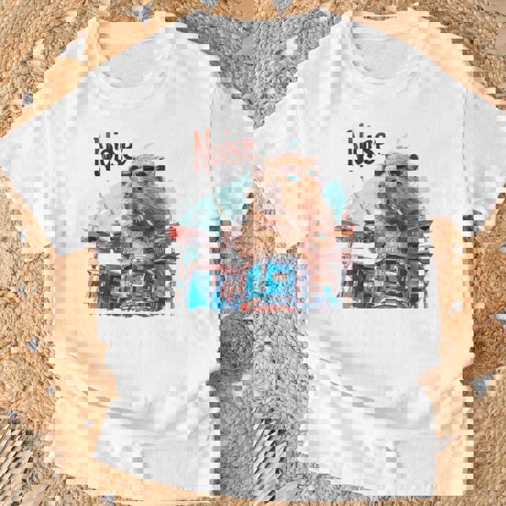 おかしなカピバラがドラムを奏でる Tシャツ 高齢者への贈り物