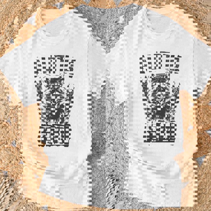 おもしろいアライグマのグラフィック 小さなフェラル 幼児 男の子 女の子 フェラル Tシャツ 高齢者への贈り物