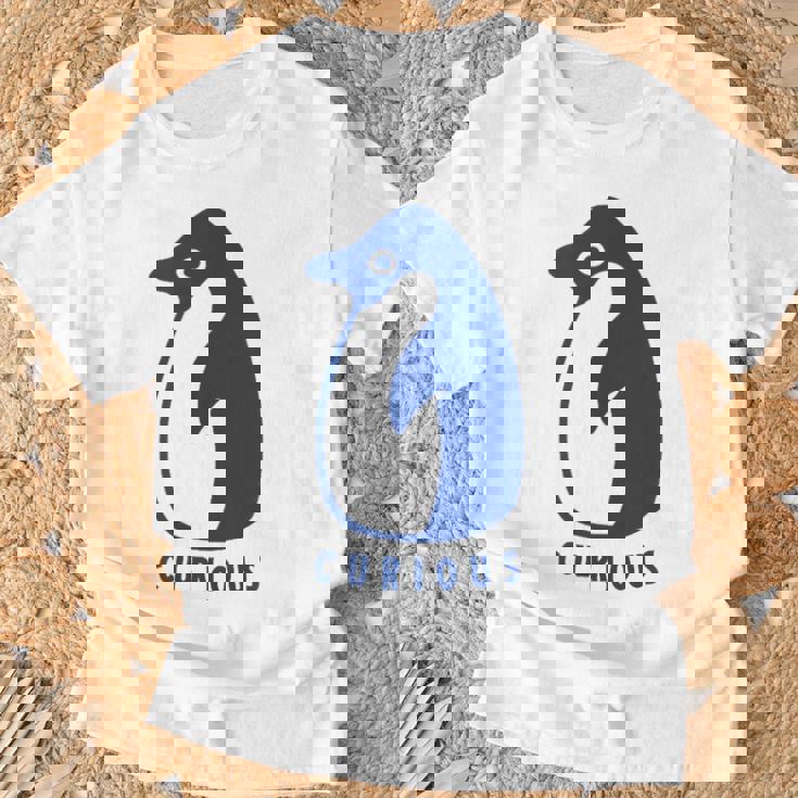 かわいいアデリーペンギン、学習者や探検家のためのミニマルアート。 Tシャツ 高齢者への贈り物