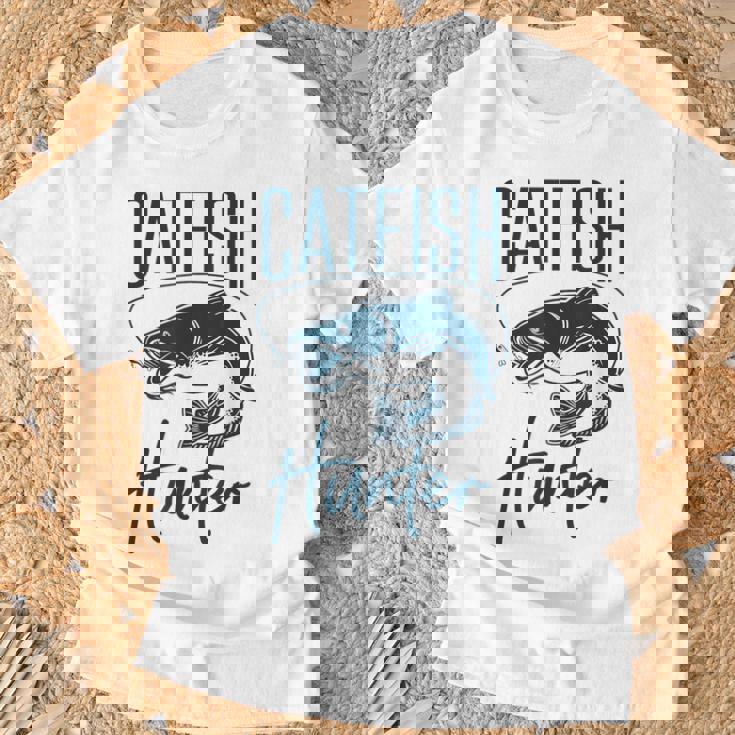 かわいいナマズハンターデザイン ナマズ農家へのギフトアイデア Tシャツ 高齢者への贈り物