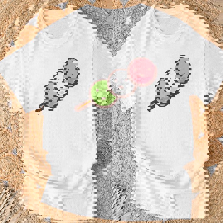 だんご 団子 和菓子 花見団子 三色団子 三兄弟 だんご好き かわいい おもしろ Tシャツ 高齢者への贈り物