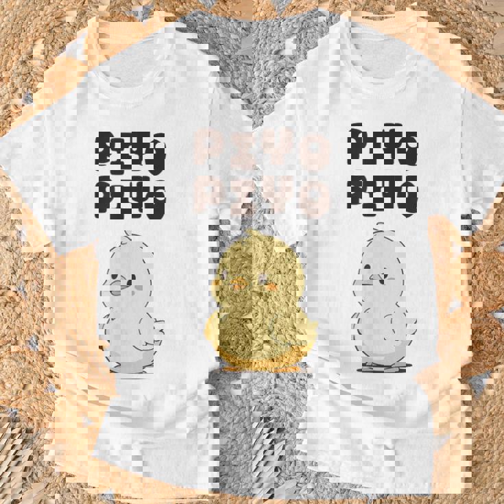 ひよこ 雛 鶏 鳥 Piyopiyo ピヨピヨ チキン 動物 ネタ おもしろ 面白い お笑い かわいい Tシャツ 高齢者への贈り物