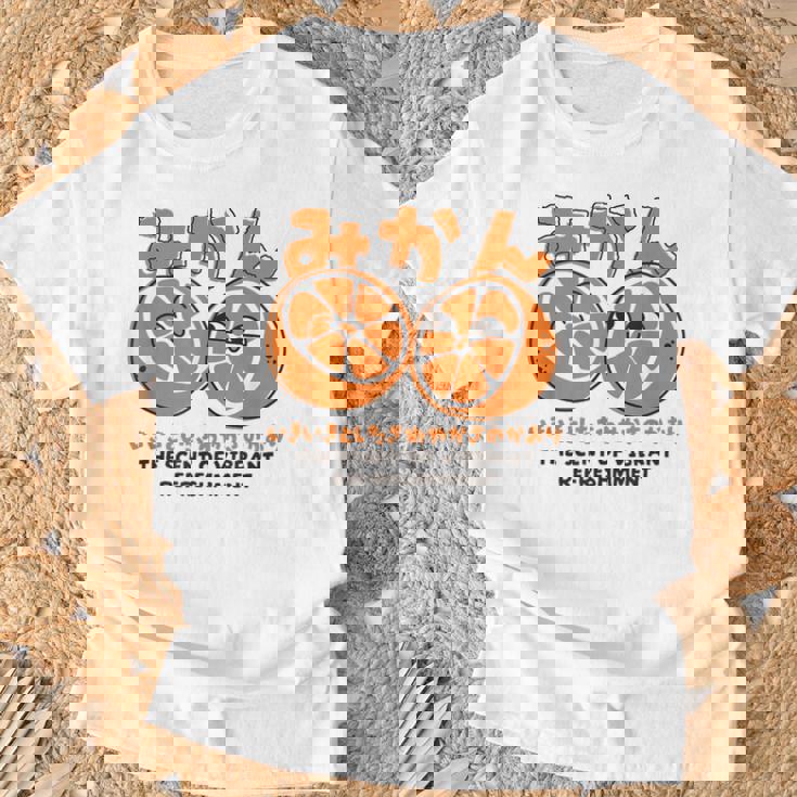 みかん柑橘 鮮やかな爽快感 日本語漢字付き Tシャツ 高齢者への贈り物