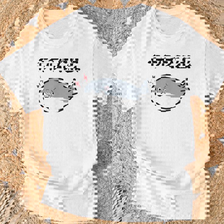 イライラバスピス サカバンバスピス 可愛い バズり 喜怒哀楽 古代魚 ネタ お笑い 面白 おもしろ ネタ Tシャツ 高齢者への贈り物