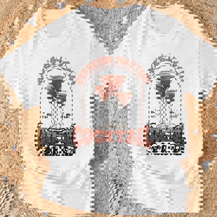 エスプレッソ・マティーニ・ソーシャル・クラブ・ウォッカ・コーヒー・ラバー・カクテル Tシャツ 高齢者への贈り物