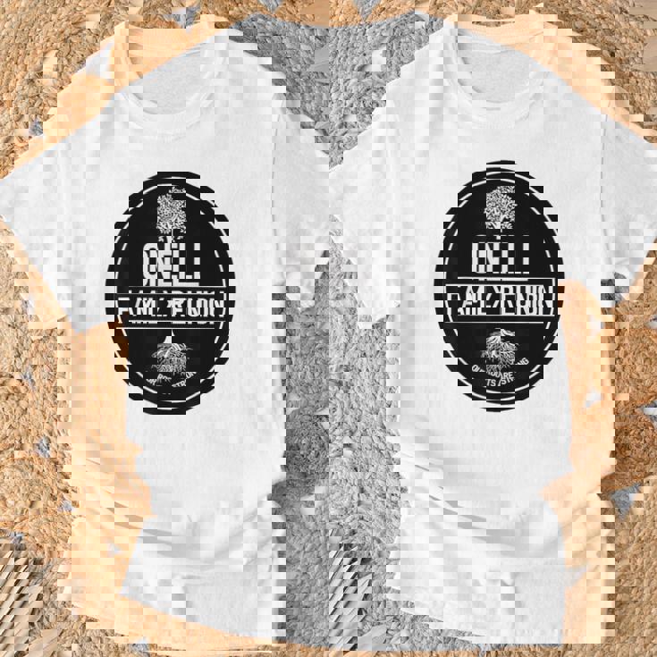 オニール・ファミリー・リユニオン俺たちのルーツ・イズ・ストロング・ツリー Tシャツ 高齢者への贈り物