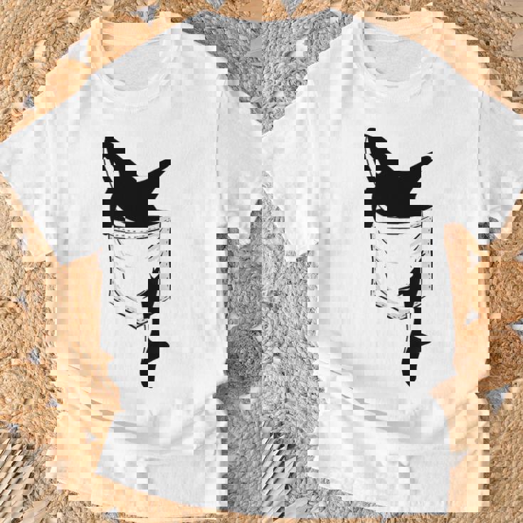 カジュアルなシャチ 面白いオルカをポケットに Tシャツ 高齢者への贈り物