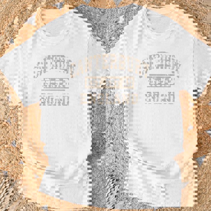 カンタベリー イングランド Uk Est Year Athletic Beige Distressed Tシャツ 高齢者への贈り物