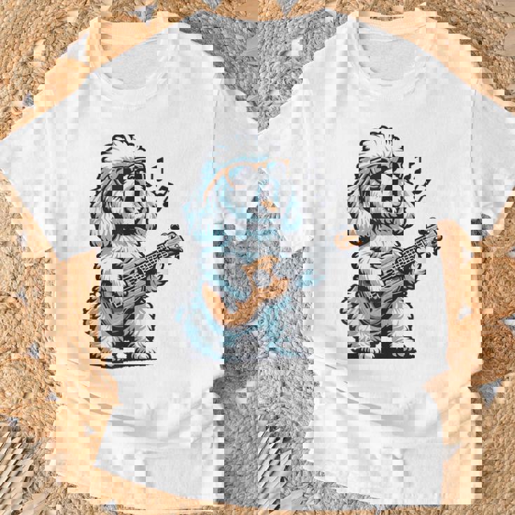 ギターを弾く犬 マルチーズプードル 面白い落書き Tシャツ 高齢者への贈り物