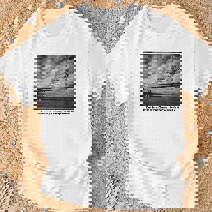 クイーンズベリークロッシング スコットランド 写真 風景 B&W ライト Tシャツ 高齢者への贈り物