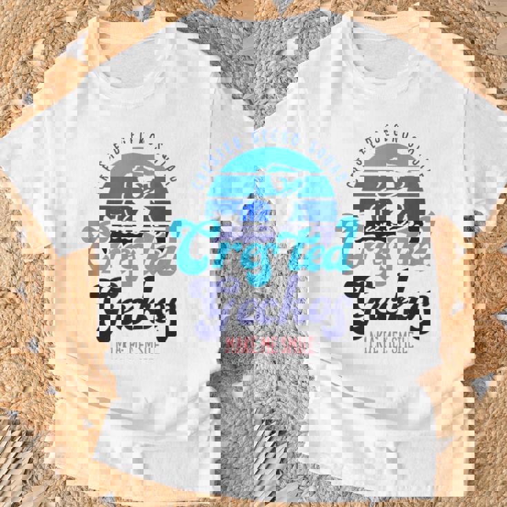 クレステッドゲッコーは私を笑顔にする エキゾチックなトカゲ Tシャツ 高齢者への贈り物