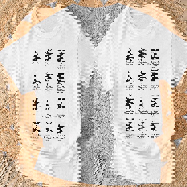 クールなタイプの忍者スターと手裏剣格闘技tシャツ Tシャツ 高齢者への贈り物