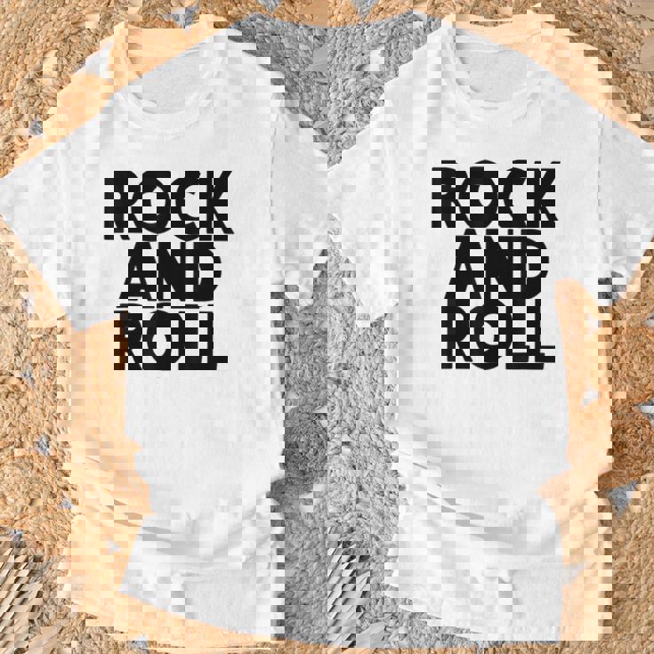 クールなロックンロールミュージックtシャツ、ロックンロールグラフィックをお楽しみください。 Tシャツ 高齢者への贈り物