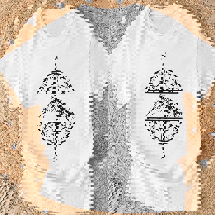 コンパス ローズ マウンテン シーン 自然 恋人 ハイキング バックパッキング Tシャツ 高齢者への贈り物