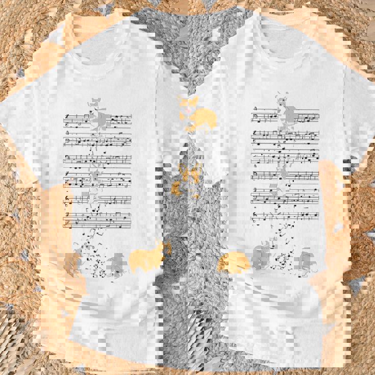 コーギー 犬 音符 音符 ミュージシャン かわいい コーギー 犬 Tシャツ 高齢者への贈り物