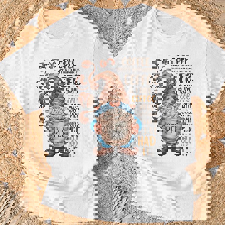 コーヒーノームコーヒーの後ろ向き綴りはeeffoc面白いです。 Tシャツ 高齢者への贈り物